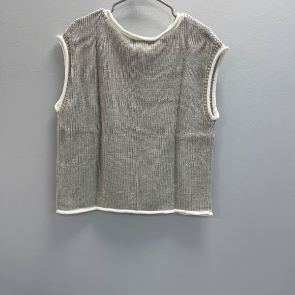 La February Sleeveless Grey and White Knit Top w/ Rolled Edge Hem - Large - NWT - Picture 3 of 6